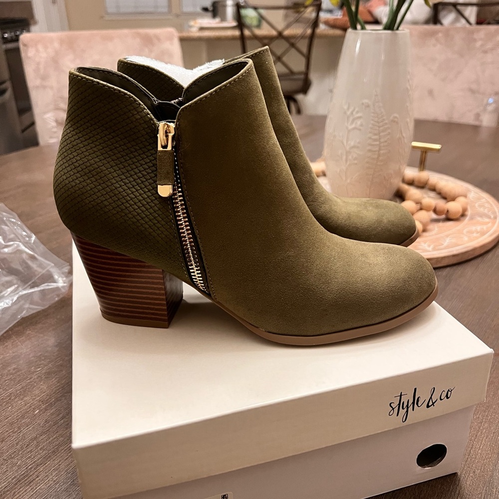 New! Style & Co. Women's Olive  Ankle Booties with Zipper! 🙌🏼